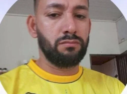 Homem é executado a tiros ao ser chamado por dupla no portão de residência