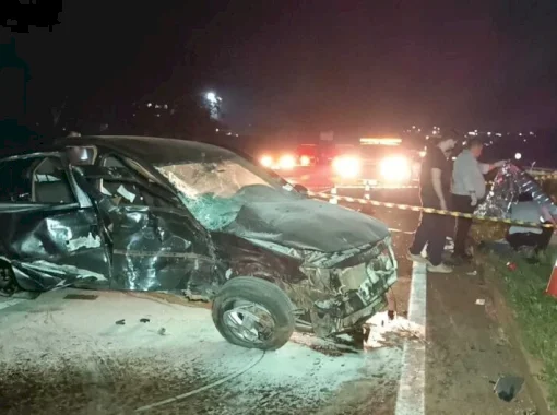 Acidente envolvendo três veículos deixa uma pessoa morta na BR-163