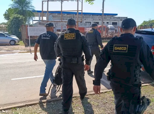 Gecoc cumpre 19 mandados na Operação Máquinas de Areia; policiais foram na casa de empresário famoso