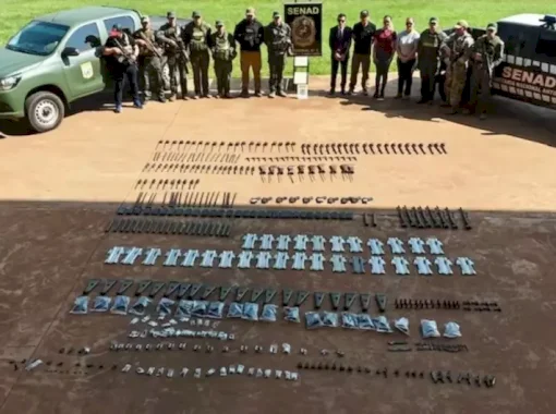Arsenal de fuzis apreendido na fronteira serviria Comando Vermelho