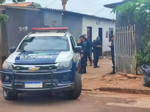 Suspeito de roubar idosa em caixa eletrônico morre após avançar contra policiais