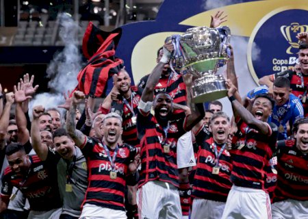 Flamengo vence Atlético-MG e fica com título da Copa do Brasil