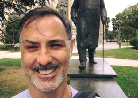 Ex-deputado federal é flagrado pela PM apanhando da esposa; mulher foi presa