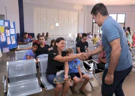 Marçal vistoria UBS Seleta, ouve reclamações de pacientes e conversa com médicos