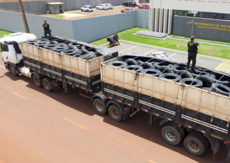 Carreta é apreendida com 200 pneus contrabandeados do Paraguai