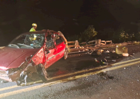Carro capota em ponte e mulher cai no Rio Brilhante; motorista estava bêbada e foi presa