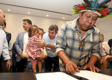 Riedel assina contratos para construção de casas em 13 comunidades rurais