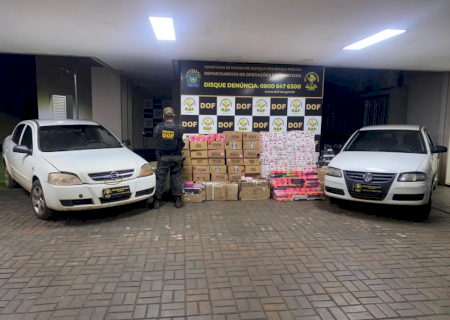 Contrada por R$ 350, dupla é presa com carros lotados de mercadorias do Paraguai