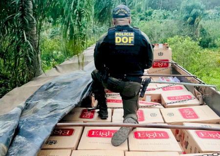 Carreta furtada no Paraná levava quase 30 mil pacotes de cigarros contrabandeados