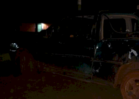 Motociclista fica ferido em acidente e motorista do carro foge do local