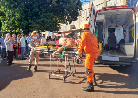 Motociclista atropelada por caminhonete continua em estado gravíssimo