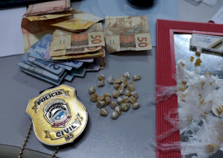 Polícia fecha ponto de venda de drogas e apreende adolescente por homicídio