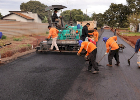 Obra de asfalto e drenagem no Jardim das Primaveras está em ritmo acelerado