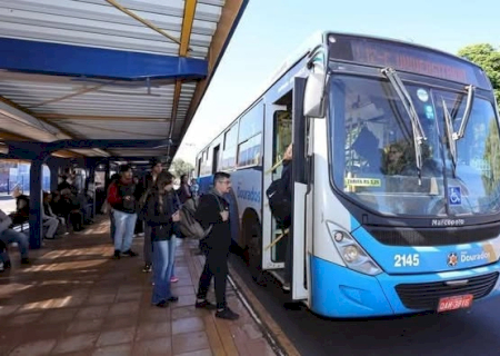 Em Dourados,Estudantes Celebram Tarifa de Õnibus a R$ 1 e Destacam Espirito Incentivador da Medida