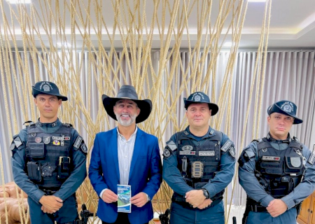 Prefeito Juliano Ferro recepciona militares da patrulha rural