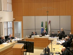 Mulher é condenada por divulgar fotos íntimas da ex-namorada do marido