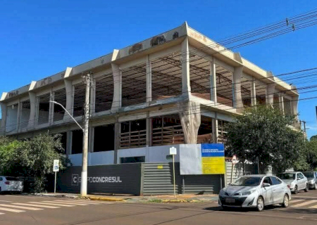 Câmara contrata empresa que fará auditoria em obra paralisada após suspeita de irregularidades