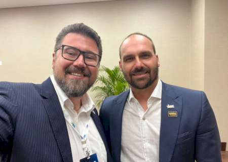 Eduardo Bolsonaro sinaliza apoiar Pollon ao Senado e contraria o pai, que defende Gianni Nogueira