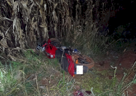 Homem foge da PM após agedir mulher em conveniência na fronteira