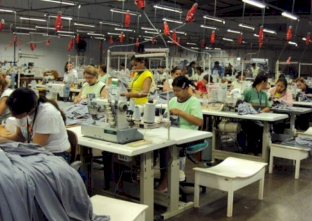 Empresa do setor têxtil abre 50 vagas de emprego em Naviraí e oferece qualificação