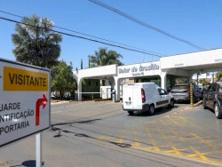 Moraes manda vistoriar carros e área externa da casa de Bolsonaro