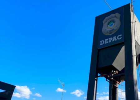 Polícia Militar flagra tablete de cocaína escondido em veículo e prende autores