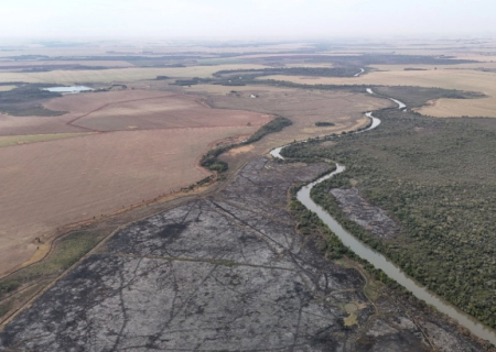 Trio é preso por furto de ferragens e incêndio ambiental em fazenda de Dourados
