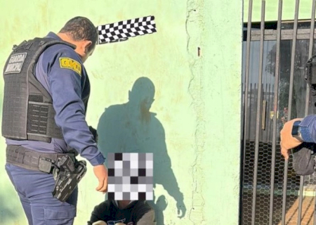 Homem é preso pela Patrulha Maria da Penha após ser flagrado na casa da ex em Dourados