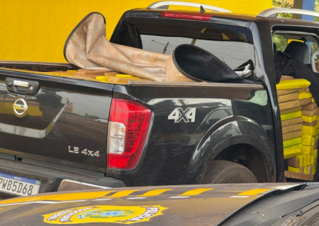 Dupla é presa com caminhonete lotada de maconha no Residencial Bonanza