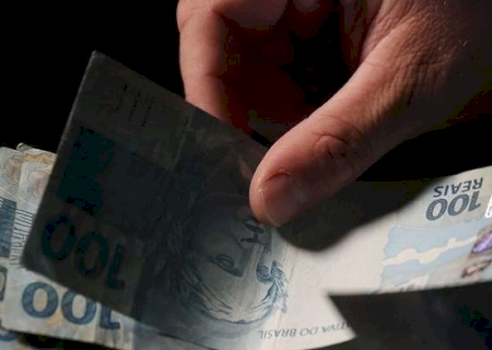 Governo injeta R$ 300 milhões com metade do abono