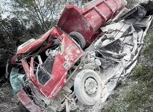 Caminhoneiro de MS morre em colisão em rodovia no interior do Paraná