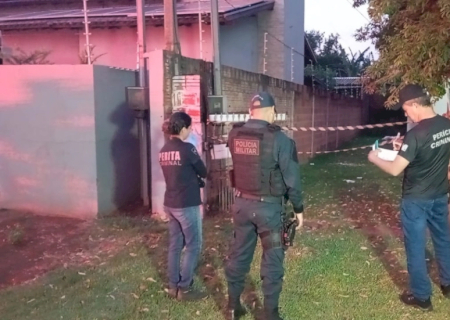 Ferido com facada nas costas, homem invade residência e morre no Parque das Nações