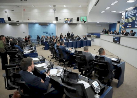 Câmara quer reduzir salário ou exonerar servidores para corte de 5% nas despesas