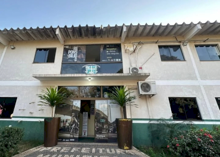 Prefeito designa servidores para cargos, mas não exonera presos em operação