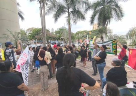Sem leite, fraldas e insumos, mães atípicas protestam: “e o Deus que eles tanto pregam?”