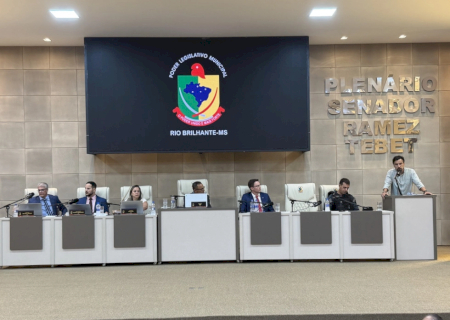 Juiz mantém eleição de Mesa Diretora e condena vereadores por litigância de má-fé