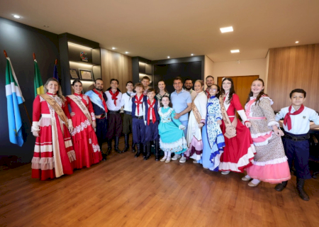 Marçal Filho recebe integrantes do CTG após destaque no Fegams