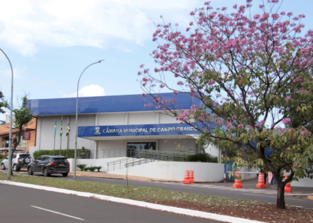 Com salário de até R$ 49,1 mil, procuradores da Câmara vão à Justiça para não bater ponto