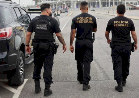 Polícia cumpre mandados em operação contra o tráfico de drogas e armas em Dourados