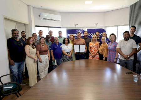 Prefeitura reativa Conselho de Esportes e anuncia entrega do Ginásio Municipal