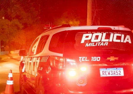 Idoso abre o zíper da calça e mostra pênis para uma menor em Laguna Carapã