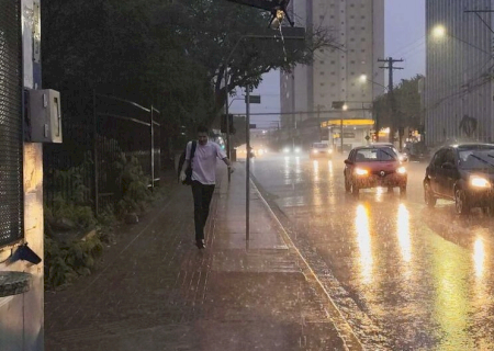 Sistema de baixa pressão intensifica chuvas e ventos fortes em Mato Grosso do Sul