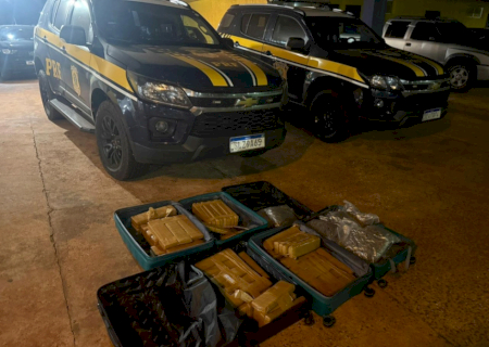 Dupla é flagrada transportando maconha e skunk em ônibus que seguia para Dourados