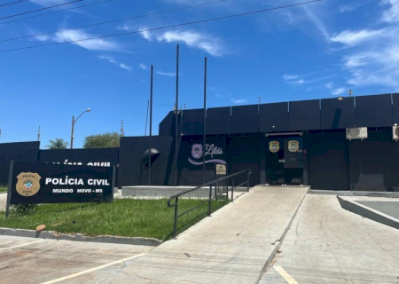 Investigação sobre violência doméstica resulta em apreensão de armamento e prisão