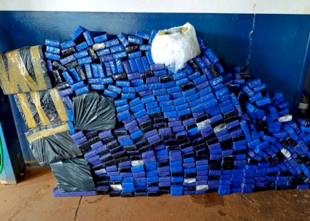 Polícia apreende maconha, cigarros e pneus contrabandeados