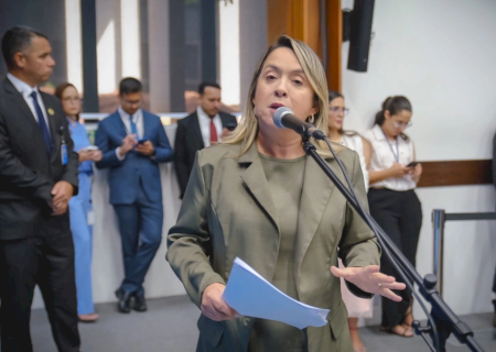 Lia Nogueira solicita informações sobre emenda para transporte de autistas em Pedro Gomes