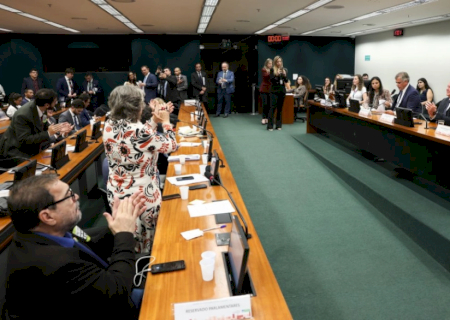 CCJ da Câmara aprova admissibilidade de propostas que acabam com escala 6x1