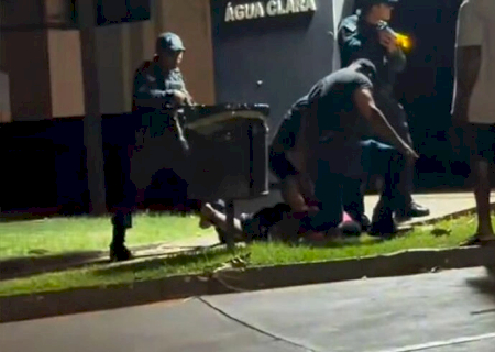 Homem é preso por agredir esposa grávida e causar confusão em delegacia de Água Clara (vídeo)