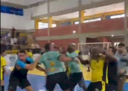 Jogo de futebol infantil termina em briga generalizada em Dourados