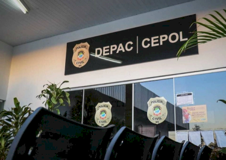 Após fugir por telhados, homem tenta atacar policiais com faca e acaba baleado